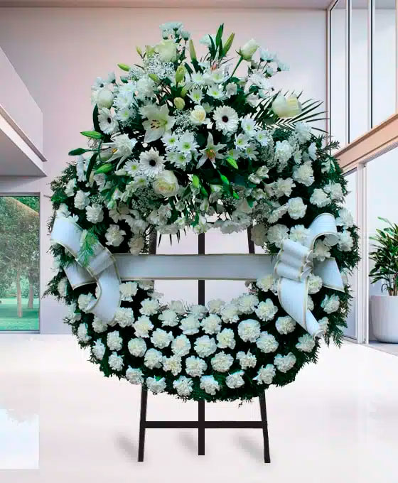 Corona Funeraria de claveles blancos para Tanatorio Paterna de Rivera